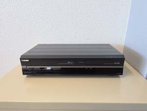 Toshiba DVR620KU DVD/Video Cassette Recorder Combo Tested and Works! No Remote
